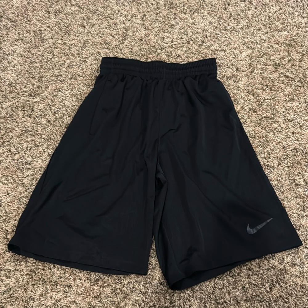 Men’s Nike Black Ribbed Long Basketball Athletic Shorts - Size Medium